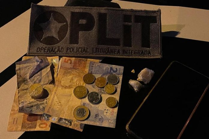 Material apreendido com o acusado de tráfico de drogas