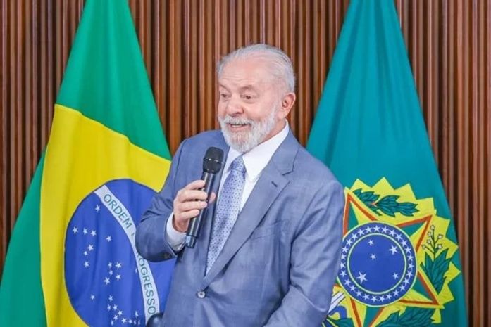 Lula chama Bolsonaro de “covardão”: “Ficou dentro de casa, chorando”