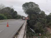 Três pessoas morrem e outras duas ficam feridas após carro cair de ponte, na BR-423, em Canapi