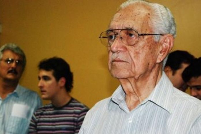 Exame confirma que ex-prefeito de Penedo, Hélio Lopes, faleceu vítima de covid-19