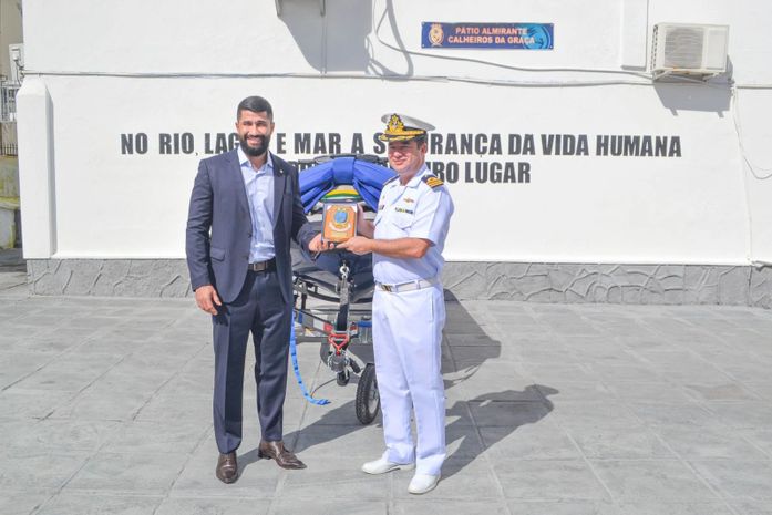 Deputado Federal Delegado Fabio Costa entrega de moto aquática à Marinha em Alagoas