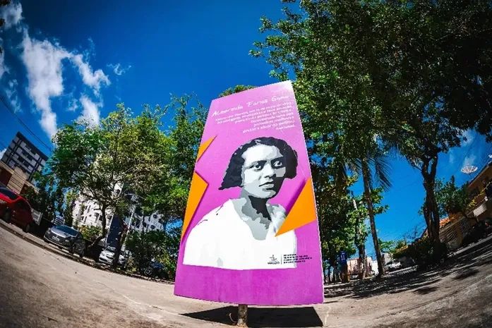 Ô, João Henrique visse como Almerinda Farias Gama está na boca do povo? Visse, ôme?! Ô Glória!