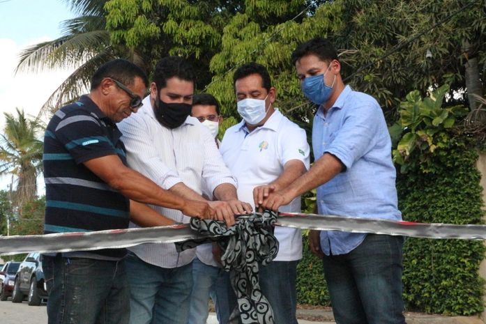Inaugurações de ruas pavimentadas levam dignidade a moradores do bairro Itapoã