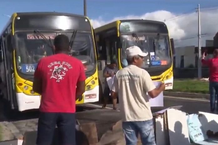 Moradores do São Jorge interditam Av. Josepha de Mello em protesto por transporte coletivo