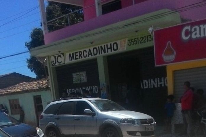 Parte de carga roubada foi encontrada em mercadinho localizado na Vila Matias, em Penedo