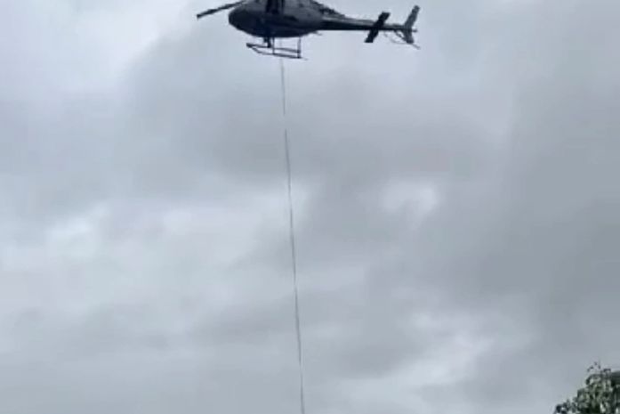 Vídeo: Grupo aéreo da Segurança Pública resgata 20 pessoas ilhadas na Zona da Mata de AL