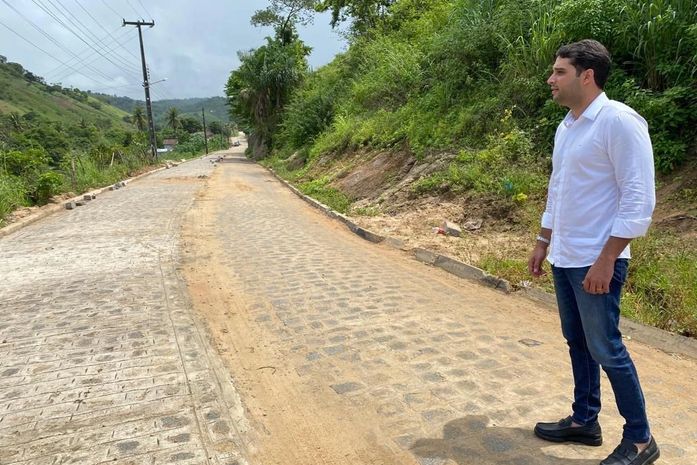 Diversas ruas são beneficiadas com calçamento em Santana do Mundaú