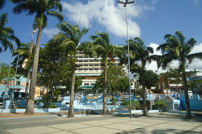 Paralisação das obras da Praça da Independência gera criticas ao prefeito Julio Cezar