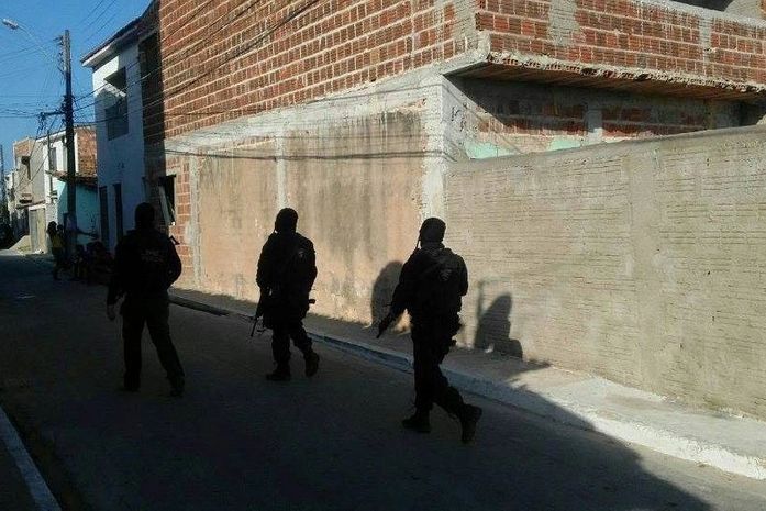 Polícia volta ao local do crime