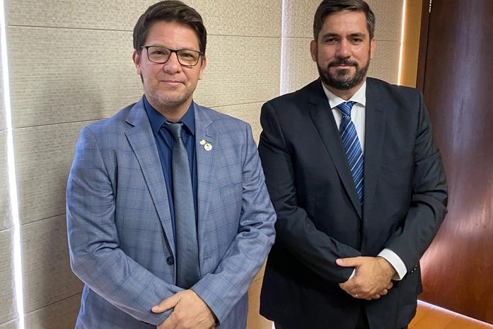 Secretário Mário Frias em reunião com Leonardo Dias