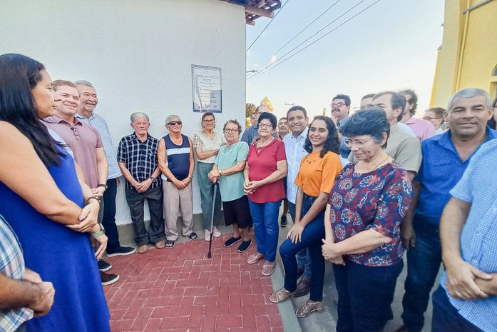 Prefeito inaugura obras e entrega equipamentos novos em Canafístula