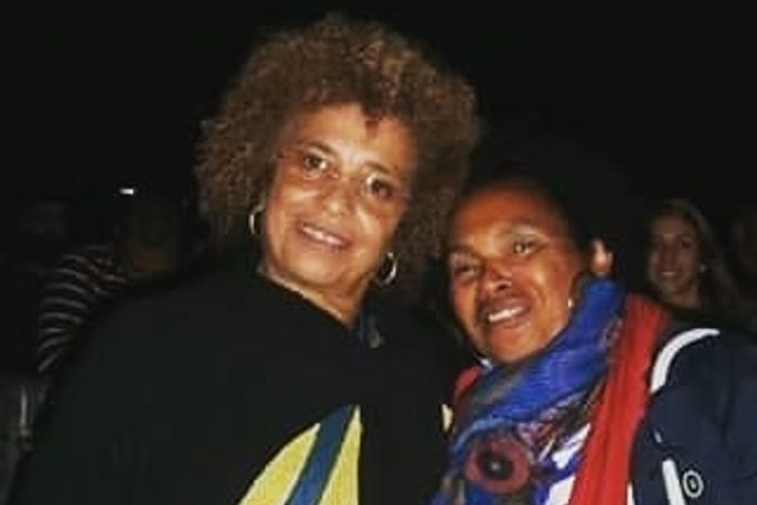 'Por que vocês precisam buscar uma referência nos Estados Unidos? O Brasil tem Lélia Gonzales."- afirmou Angela Davis, ícone do feminismo negro norte-americano, que hoje completa 78 anos.