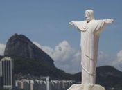 Cristo Redentor passa por desinfecção antes da reabertura no sábado