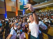 “Tem sido para mim um prazer e uma satisfação muito grande levantar a bandeira em defesa da educação em Alagoas”, afirma Rafael Brito em vídeo em homenagem ao Dia do Estudante