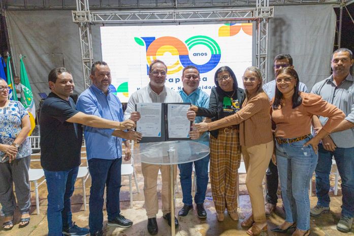 Luciano entrega via com 800 metros e autoriza construção de escola, biblioteca digital, ginásio e praça em Bananeiras