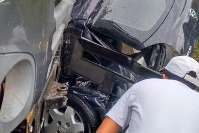 Colisão entre carro de passeio e caminhão deixa dois mortos na BR-316