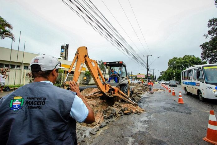 Prefeitura executa obra de drenagem na Durval de Goés Monteiro