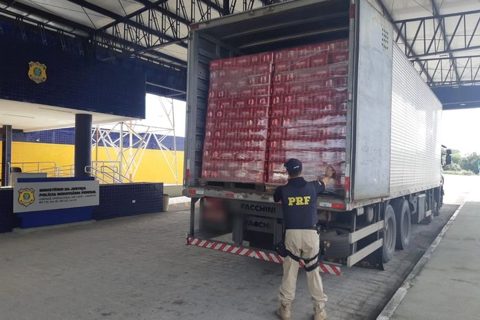 Carga de cerveja avaliada em mais de R$ 100 mil é apreendida sem nota fiscal pela PRF