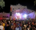 Primeira noite do 'Carnaval É Massa' movimenta Jaraguá com praça lotada e diversidade cultural