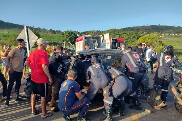 Duas pessoas morrem em colisão entre carro e motocicleta, na AL-485