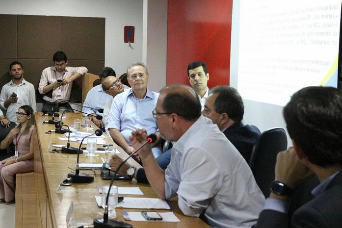 Prefeito de Pão de Açúcar participa de encontro na AMA com CNM e senador Renan Calheiros