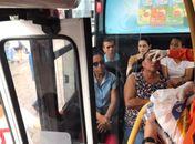 Após colisão entre ônibus e carro, mulher cai dentro de coletivo e fica ferida em Maceió