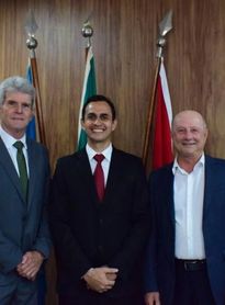 Presidente Fernando Toledo empossa novo agente de controle externo do TCE/AL
