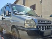 Crianças são encontradas trancadas dentro de carro de transporte escolar, em Maceió