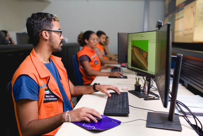 Defesa Civil de Maceió atende a população 24h por dia; Agentes monitoram condições climáticas em tempo real