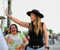 Ceci participa da tradicional procissão em homenagem a Padre Cícero e reforça valorização da fé e das tradições de Atalaia