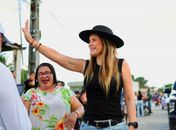 Ceci participa da tradicional procissão em homenagem a Padre Cícero e reforça valorização da fé e das tradições de Atalaia