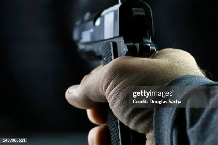 Homem sofre tentativa de homicídio por dupla armada, em Maceió