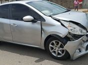 Veículo colide com traseira de van em Atalaia; ninguém ficou ferido