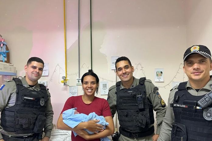 Parto de emergência: mulher dá à luz às margens de rodovia com ajuda da PM em Arapiraca