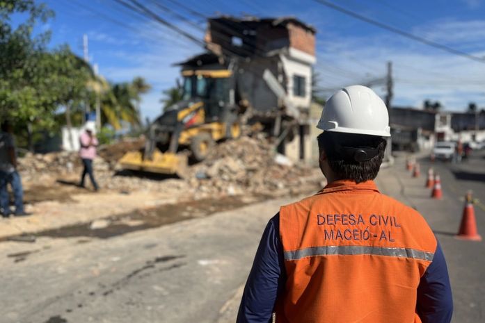 Seis imóveis são demolidos após apresentarem risco de colapso