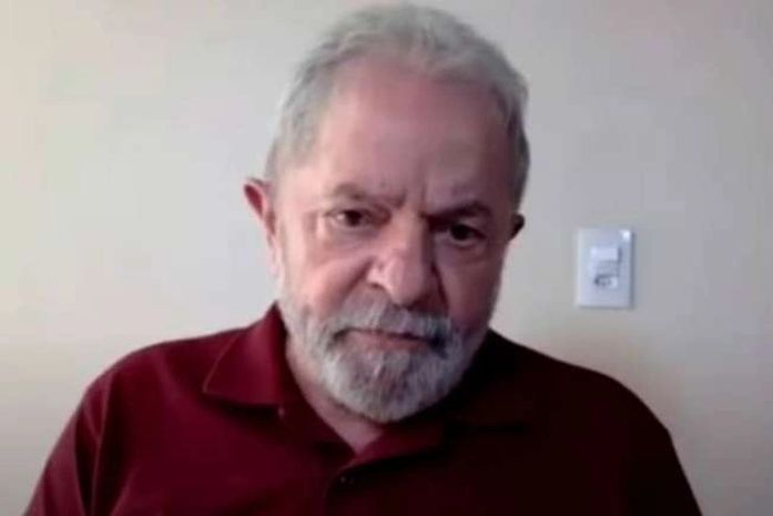 Ex-presidente Lula em reunião do Diretório Nacional do PT no dia 9 de abril