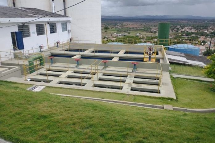 Vazamento em adutora compromete abastecimento de água em Palmeira dos Índios