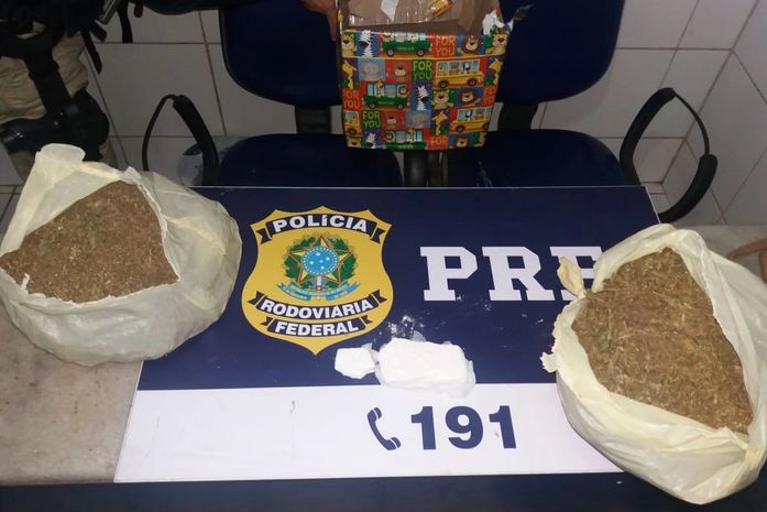 Droga apreendida estava dentro de "presente" para filha