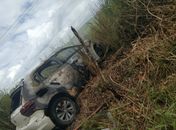 Homem fica ferido e veículo incendeia após colisão na BR-104