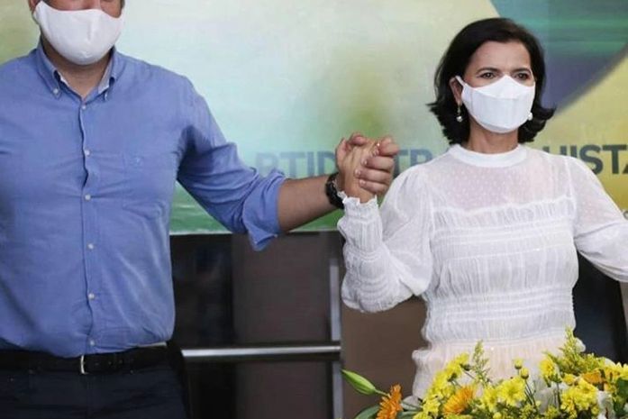 Com ausência de deputados e com pouco apoio popular, PTB e Podemos realizam convenção morna.