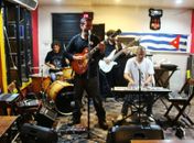 Alma de Borracha se apresenta ao som dos clássicos do rock
