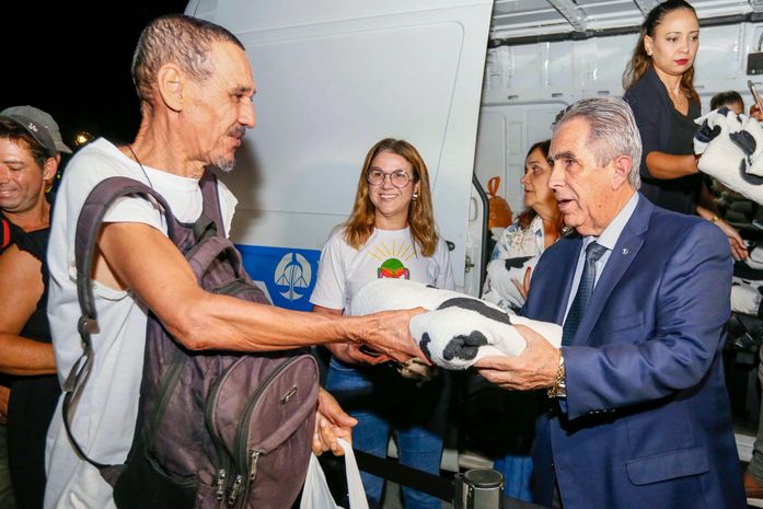 População de rua recebe 200 cobertores do TJAL nas praças Deodoro e dos Martírios
