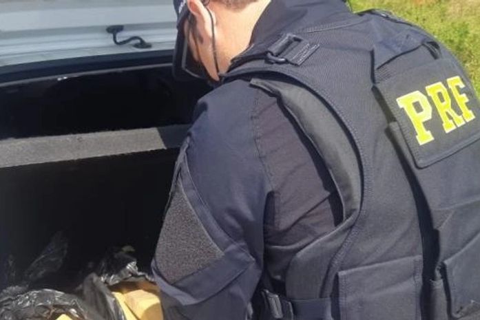 PRF prende cinco pessoas por tráfico de drogas e porte ilegal de arma de fogo na BR-101 