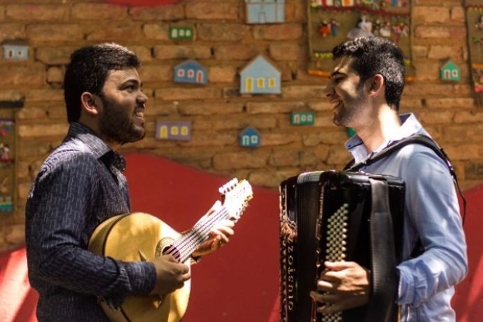 Quinta no Arena recebe show de alagoanos intitulado "Bandolim Sanfonado"