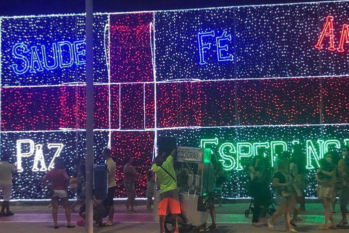 Painel de luzes na Ponta Verde