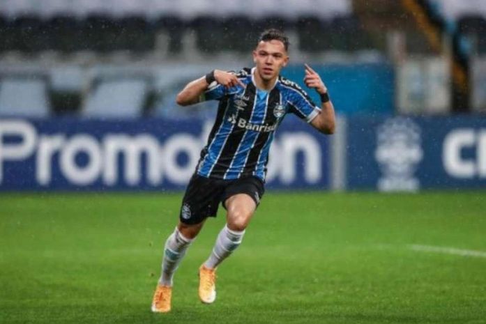 Grêmio oficializa venda de Pepê ao Porto por quase R$ 100 mi