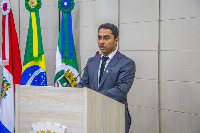 Vereador David Empregos propõe totens de segurança em pontos de ônibus de Maceió