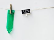 Milionário vai dar primeira festa sexual com distanciamento social