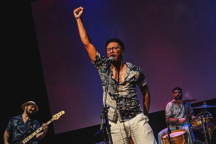 Jogo do Brasil na Copa vira festa com show da Cidadão Mutum e baile anos 2000 no Jaraguá