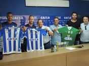 CSA apresenta atacantes e anuncia contratação de goleiro ex-Santos